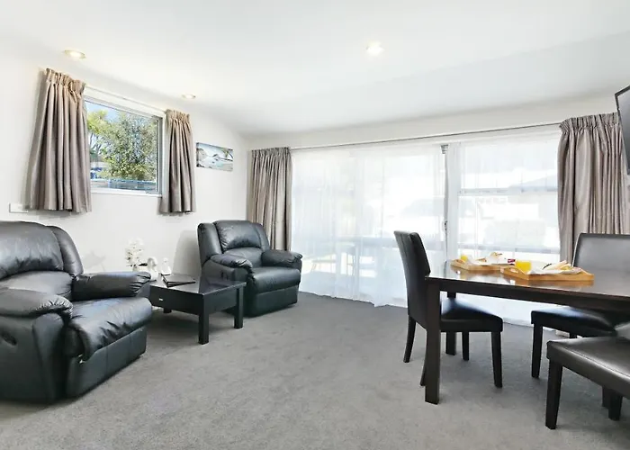 Arthur\'S Court Motor Lodge